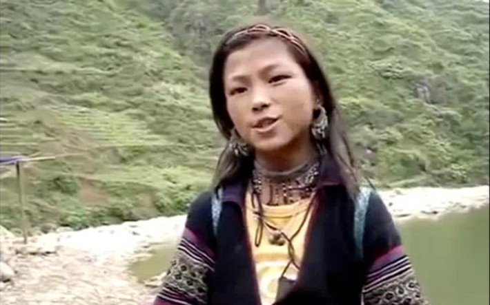 Lò Thị Mai - cô gái người H'Mong ở Lào Cai là "hiện tượng mạng" một thời nhờ tài bắn tiếng Anh siêu đỉnh. Cô luôn nhận được sự quan tâm từ đông đảo công chúng từ khi sang Mỹ định cư.