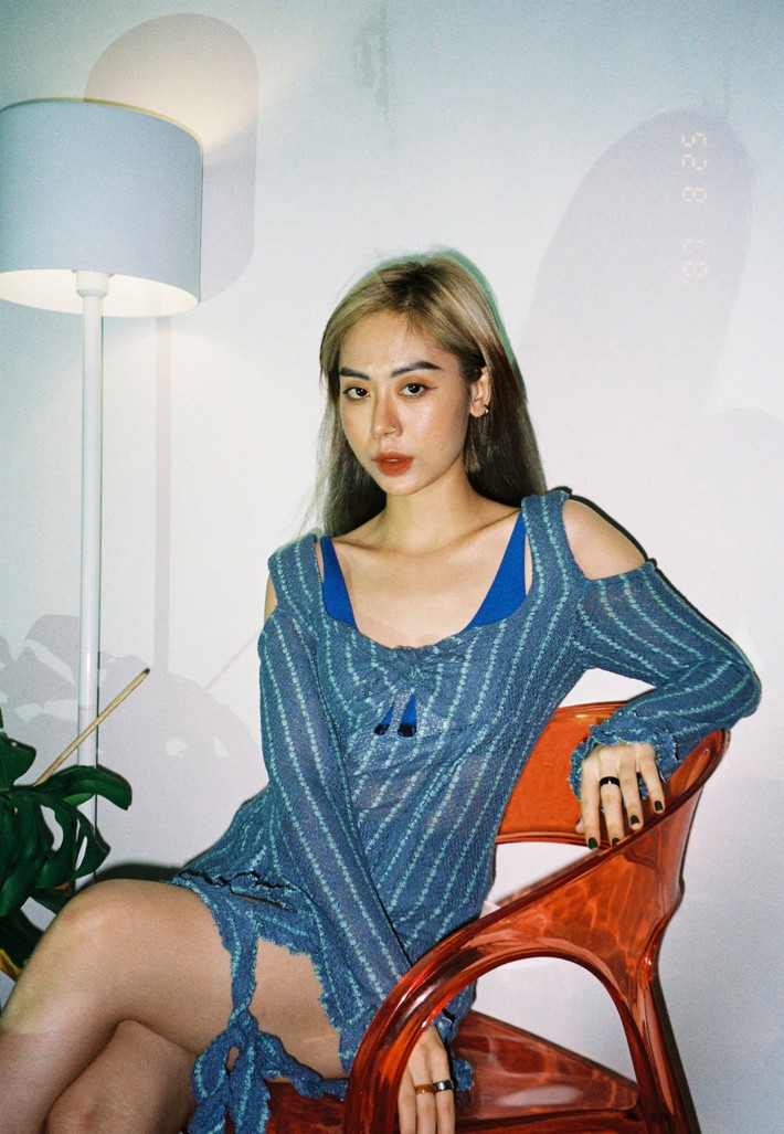 Mai Âm Nhạc nổi tiếng trên MXH sau khi xuất hiện tại casting Rap Việt, về sau cô nàng càng nhận về nhiều sự yêu quý của netizen hơn.