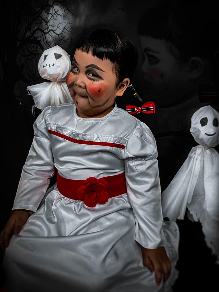 Halloween là lễ hội mà các bậc phụ huynh lại bận rộn lên kế hoạch chuẩn bị trang phục cho con nhỏ hóa thân thành những nhân vật khác nhau.