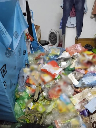 Phòng trọ ngập rác là câu chuyện không còn mới, mỗi lần xuất hiện trên mạng xã hội là mỗi lần dư luận được dịp ngã ngửa.