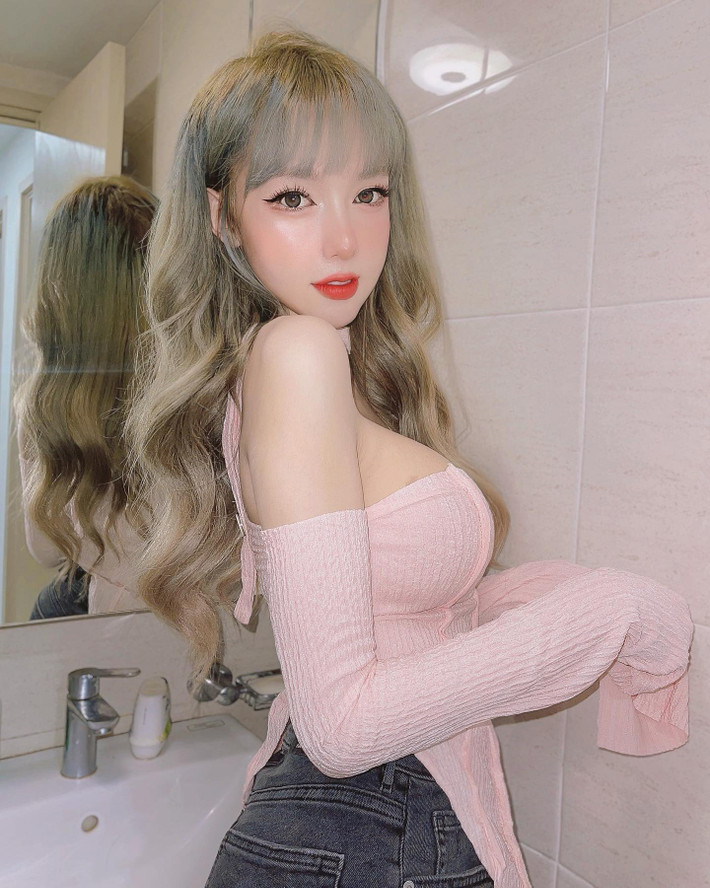 Hot girl chuyển giới Mym Trần, sinh năm 1997, sống tại TP HCM là cái tên gây chú ý thời gian qua nhờ tham gia cuộc thi Hoa hậu hoàn vũ Việt Nam 2021.