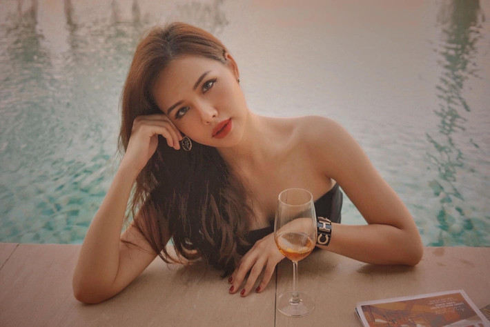 Cuộc sống hôn nhân của nữ diễn viên và chồng là TGĐ tập đoàn nghìn tỷ thêm viên mãn và trọn vẹn sau khi công chúa nhỏ ra đời. Ảnh: FBNV