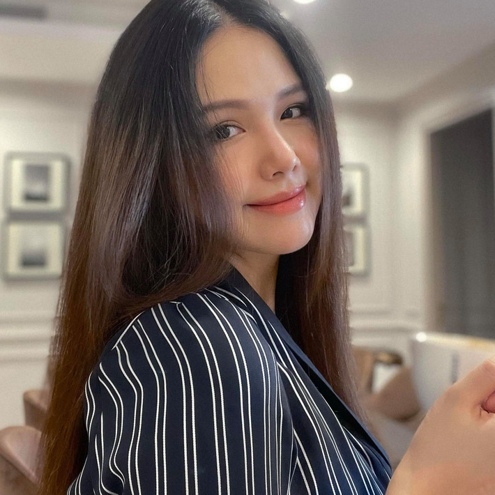 Ở nhà chăm con nhưng Phanh Lee vẫn giữ nhan sắc vô cùng chỉn chu, xinh đẹp.