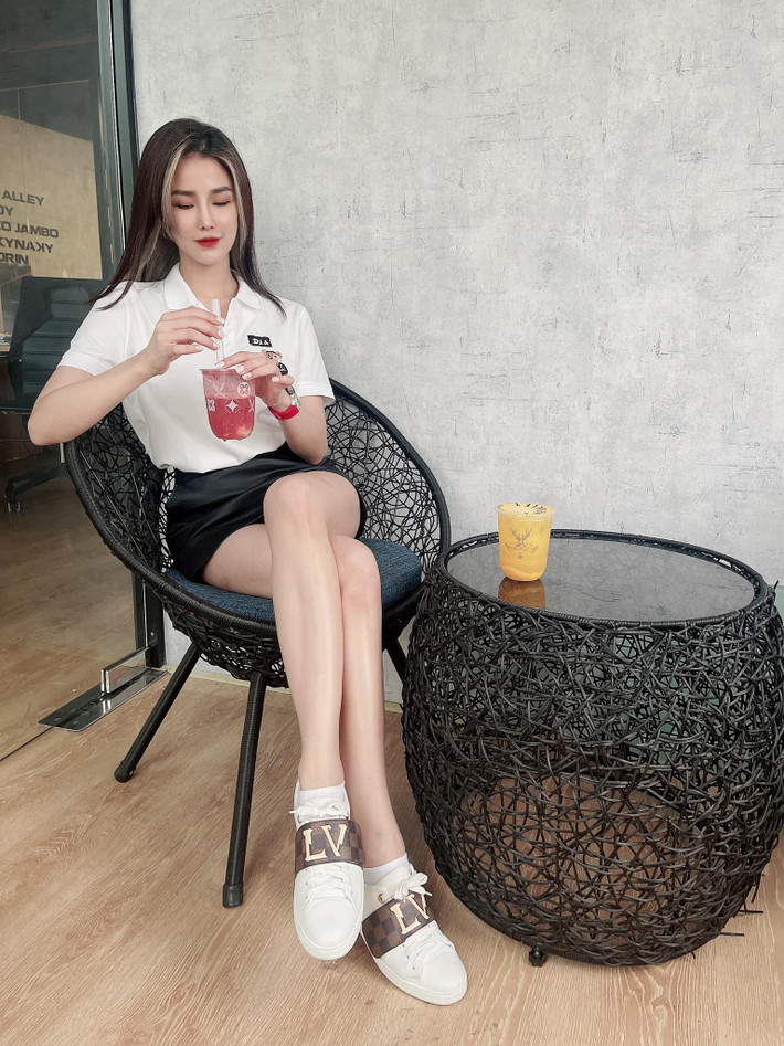 Có lẽ quá lạm dụng "dao kéo" nên nhan sắc Diệp Lâm Anh hiện tại hoàn toàn trái ngược với thời điểm trước đây.