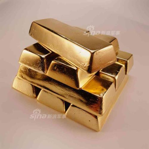 Chính xác số vàng miếng này trị giá 2,45 triệu USD được cất dấu kín bên trong thùng xăng của chiếc xe tăng Type 69. Nguồn ảnh: Sina.
