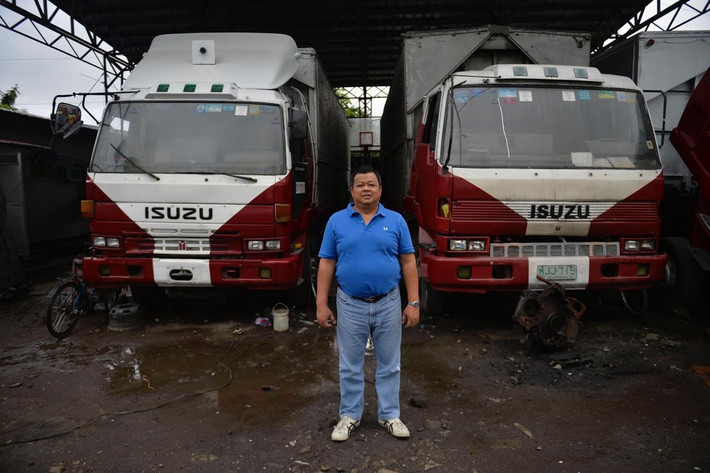Ông Jose Cecilia Jr., ông chủ một công ty xe tải ở thị trấn Santa Rosa, tỉnh Laguna ủng hộ chiến dịch của ông Duterte 100%. Ảnh Reuters