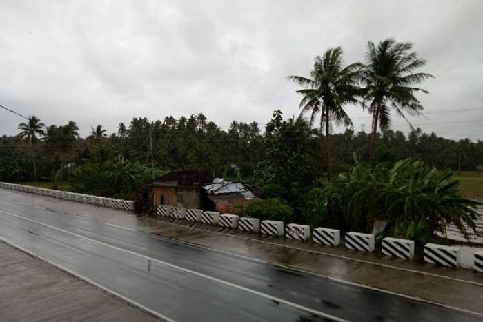 Trời u ám với nhiều đám mây đen kéo về Sorsogon, tỉnh Bicol, Philippines khi siêu bão Nock-ten chuẩn bị tiến vào. Ảnh abc.net.au
