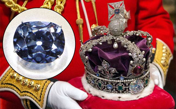 Một câu chuyên dân gian của Hindu đã viết rằng viên kim cươngKoh-i-Noor bị "dính lời nguyền" tai ương: "Bất cứ người đàn ông nào sở hữu viên kim cương sẽ sở hữu cả thế giới nhưng cũng phải gánh chịu nhiều tai ương. Chỉ có thánh thần và phụ nữ mới có thể sở hữu viên kim cương mà không bị trừng phạt”.