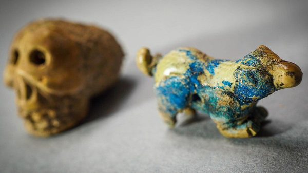 Ông Massimo Osanna - Giám đốc công viên khảo cổ Pompeii cho rằng việc không có vàng (kim loại được giới giàu có thời Pompeii vô cùng ưa thích) cho thấy rằng kho báu có thể không thuộc về những người có địa vị cao kia mà là của một người giúp việc hoặc nô lệ trong căn nhà.