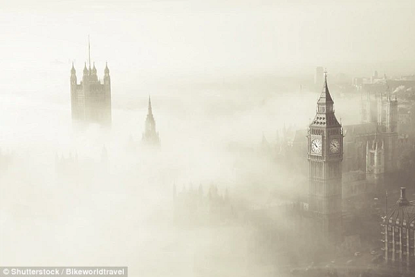 Ngày 5/12/1952, khi thủ đô London chật kín người mua sắm chuẩn bị đón Giáng sinh và năm mới, màn sương mù khói dày đặc xuất hiện làm hạn chế tầm nhìn chỉ còn 10m.
