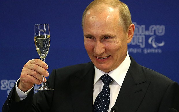 Tổng thống Vladimir Putin đứng đầu danh sách 100 nhân vật có tầm ảnh hướng nhất trên thế giới năm 2015 do các độc giả tạp chí Time bình chọn. Tạp chí Forbes cũng vinh danh ông là một trong những người quyền lực nhất thế giới trong hai năm liên tiếp.