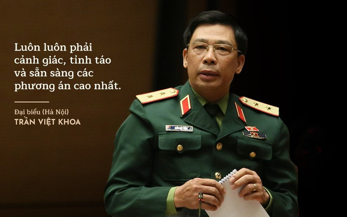 Đại biểu Trần Việt Khoa (Hà Nội) cho rằng tình hình biển Đông diễn biến rất phức tạp, ảnh hưởng tới an ninh, an toàn ở khu vực biển có tuyến hàng hải quan trọng bậc nhất thế giới. Ông nhấn mạnh Việt Nam phải luôn cảnh giác, tỉnh táo và sẵn sàng các phương án cao nhất với các tình huống có thể xảy ra, vì lợi ích quốc gia, vì độc lập, chủ quyền, toàn vẹn lãnh thổ.