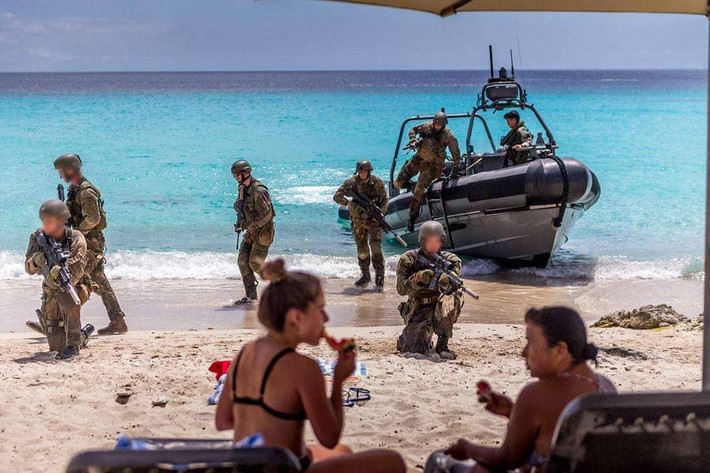 Ở phía Tây của Sân bay Quốc tế Curaçao là căn cứ tiền phương của Không quân Mỹ. Căn cứ này là nơi không quân Mỹ đặt các máy bay cảnh báo sớm hoạt động ở khu vực biển Caribe. Nguồn ảnh: FOLOB.