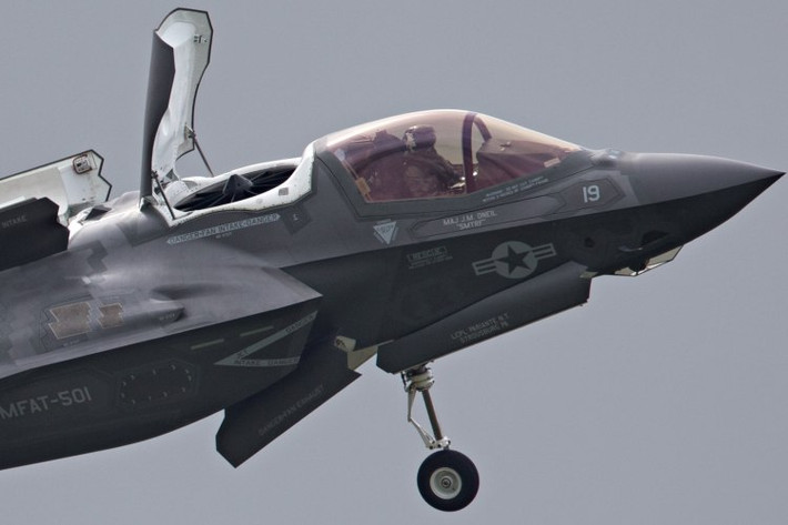 Cận cảnh hệ thống cánh quạt trên lưng chiếc F-35B khi nó hạ cánh thẳng đứng hoặc cất cánh trên đường băng ngắn. Nguồn ảnh: Fluit.