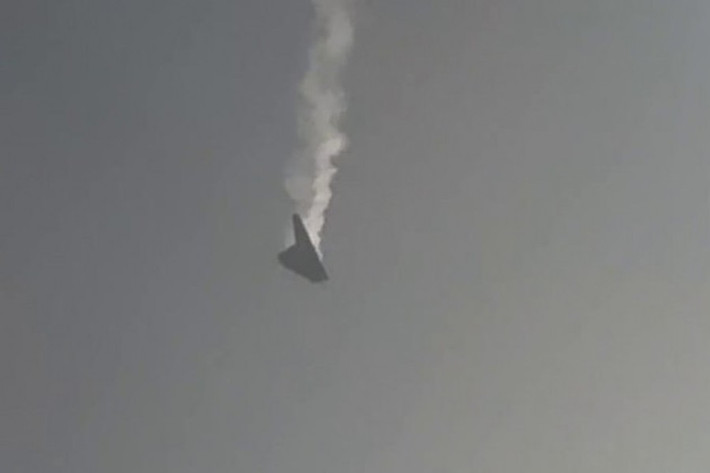Theo chuyên gia Tumanov, mảnh vỡ của UAV tấn công tàng hình S-70 Okhotnik mang màu sơn ngụy trang của phương tiện đã được sản xuất hàng loạt, điều này cho thấy trạng thái của nó không phải mẫu thử nghiệm mà đã chính thức trực chiến.