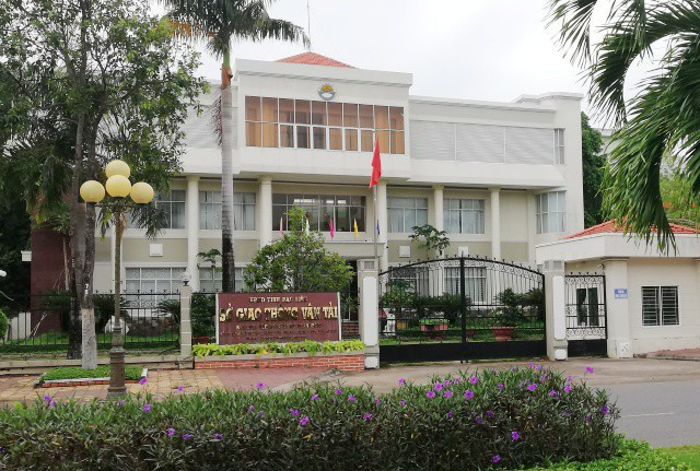 3. Lộ 2 phó giám đốc Sở uống rượu giai đoạn giãn cách: Ủy ban Kiểm tra Tỉnh ủy Bạc Liêu kiểm điểm để có hình thức kỷ luật đối với 2 Phó giám đốc Sở GTVT Bạc Liêu là ông Bùi Hồng Kỳ và Lương Phương Đông vì uống rượu trong thời gian giãn cách xã hội. Trước đó, tháng 4/2020, một nguyên lãnh đạo Sở GTVT Bạc Liêu phản ánh đến lãnh đạo Tỉnh ủy Bạc Liêu về việc 2 phó giám đốc và một số cán bộ khác tổ chức nhậu ở căn phòng phía sau trụ sở Sở GTVT.
