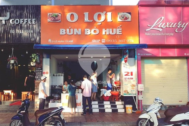 4. Bán phở 60k, không niêm yết giá phạt 750.000đ: Cục Quản lý thị trường tỉnh Thừa Thiên - Huế xử phạt vi phạm hành chính quán bún bò O Lợi, 21 Lê Huân TP Huế 750.000đ vì không niêm yết giá hàng hóa theo quy định. Trước đó, trên mạng xã hội xuất hiện thông tin quán bún này có hành vi "chặt chém" khách hàng khi một đoàn khách từ Quảng Trị gọi 120 tô bún rồi phải trả 60.000 đồng/tô bún, cao gấp 2 lần so với thông thường.