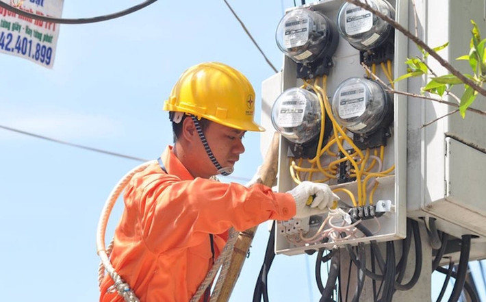 7. Hàng nghìn hóa đơn điện sai chỉ số: Qua kiểm tra tại 5 Tổng Công ty Điện lực trực thuộc, Tập đoàn Điện lực Việt Nam cho biết có 6.271 trường hợp phải điều chỉnh và xử lý hóa đơn sai, hỏng do sai chỉ số. Trong đó, có 519 trường hợp hủy bỏ hoàn toàn; 3.828 trường hợp hủy bỏ lập lại hóa đơn; truy thu do sai gây giảm cho khách hàng là 1.249 trường hợp và thoái hoàn do sai gây tăng cho khách hàng là 657 trường hợp.