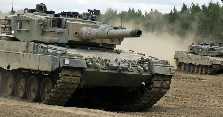 "Các trận chiến xe tăng ở Ukraine chỉ xảy ra trong những trường hợp đặc biệt và không có bằng chứng nào cho thấy Leopard 2A4 đã gặp T-72. Tuy nhiên hệ thống nạp đạn tự động không mang lại lợi thế cơ bản ngay cả trong trường hợp này", quân nhân Slovakia tin tưởng.