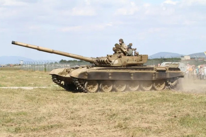 "Chính vì vậy trong không gian chật hẹp của xe tăng T-72, cái nóng thường không thể chịu nổi, nhất là vào những tháng hè", một quân nhân Slovakia có kinh nghiệm với T-72 đưa ra nhận xét.