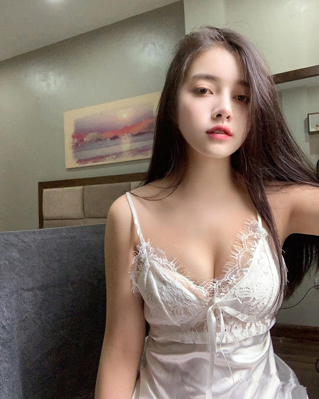 Nói về tương lai, cô mong muốn muốn sau này mình là một chủ doanh nghiệp và là một diễn viên nổi tiếng.