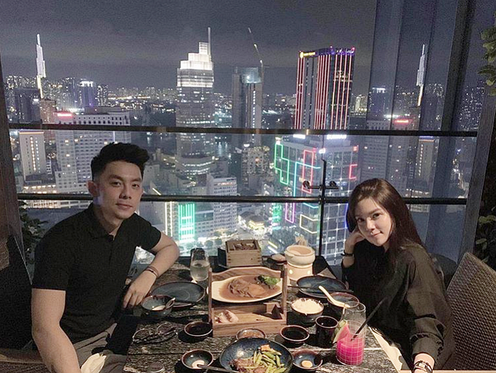 Cô gái này cũng được biết đến với gia thế "khủng" và độ sang chảnh không hề thua kém bạn trai. Ảnh: Facebook nhân vật