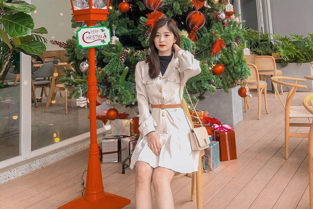 Sở hữu nhan sắc mong manh, khả ái, dù makeup nhẹ nhàng, đơn giản, nhưng gái xinh này vẫn chiếm trọn cảm tình từ cộng đồng mạng