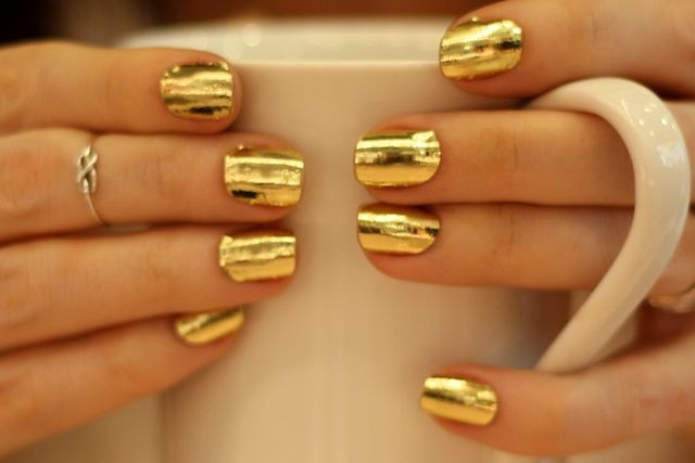 Những mẫu nail vàng óng chắc chắn chỉ có con nhà giàu mới dám chơi lớn.