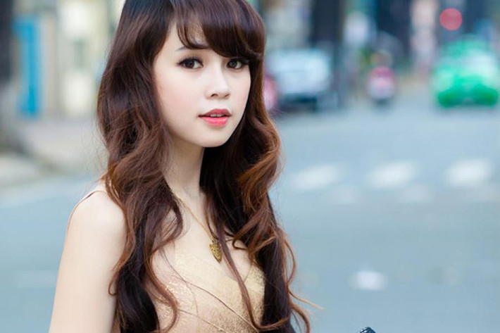 Xuất phát điểm từ một hot girl, không chấp nhận việc bị gắn mác “bình hoa di động”, Sam đã nỗ lực để tỏa sáng hơn giữa showbiz.