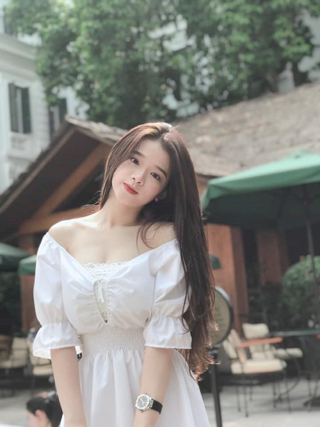 Những tưởng mọi chuyện sẽ êm xuôi nhưng gần đây, cô nàng đã buồn bã chia sẻ việc kênh YouTube hơn 600.000 lượt đăng kí cùng fanpage gần 2 triệu theo dõi của mình đã "bay màu".