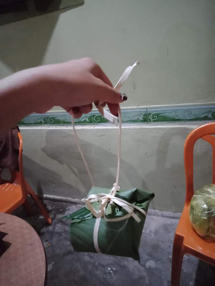 Gói bánh khó lắm, phải đâu chuyện đùa...Ảnh: Tổng hợp