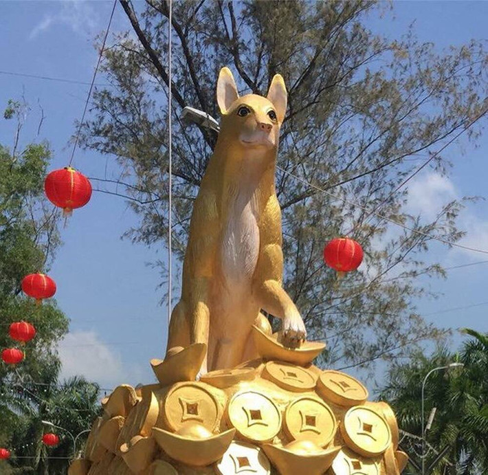 Mô hình chú chó vàng khiến nhiều người lầm tưởng là chú chuột.
