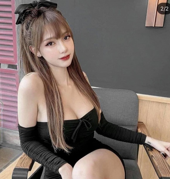 Nhan sắc và vóc dáng mềm mại, nữ tính của Mym Trần được nhiều dân mạng khen ngợi hết lời.
