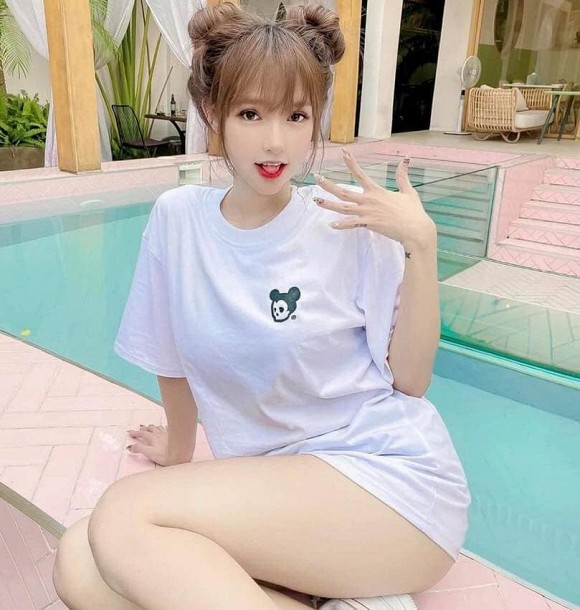Mym Trần từng được một số trang báo quốc tế đăng ảnh và được mệnh danh là "búp bê chuyển giới từ Việt Nam" hay "Lisa phiên bản Việt".