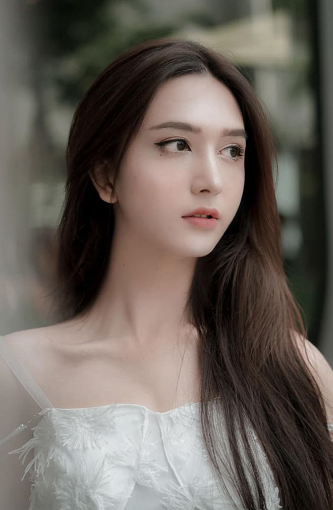Nguyễn Hoàng Học (sinh năm 1997, sống và làm việc tại TP.HCM) là hot girl chuyển giới khá nổi tiếng trên MXH.