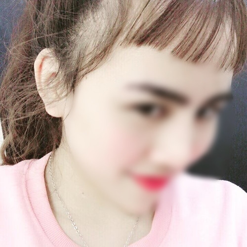 Với kiểu tóc mái nham nhở này phải công nhận rằng đây đúng là một kiểu tóc có thể giúp người ta "ăn gian tuổi" khá thành công.