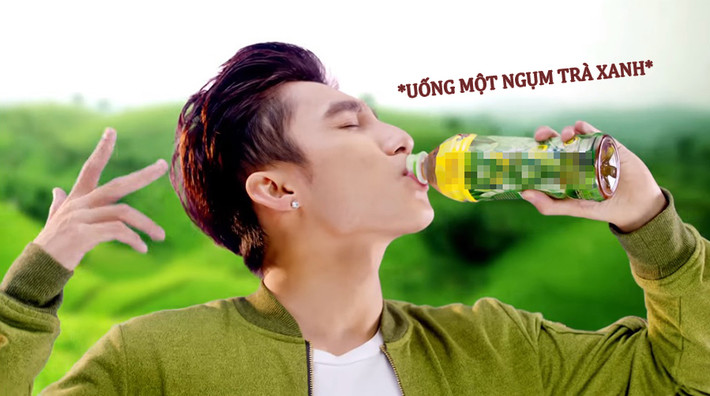 Tùng lỡ uống nhầm một ngụm trà xanh mất rồi!