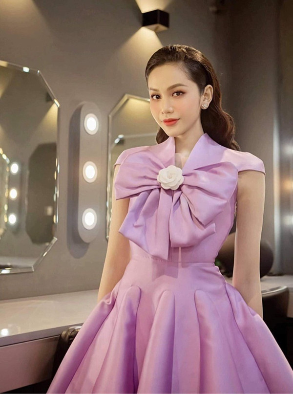 Sắc vóc gợi cảm, gương mặt đẹp và tinh thần quyết tâm cao trở thành lợi thế của Mỹ Kỳ trên đường đua chạm đến ngôi vị cao nhất.