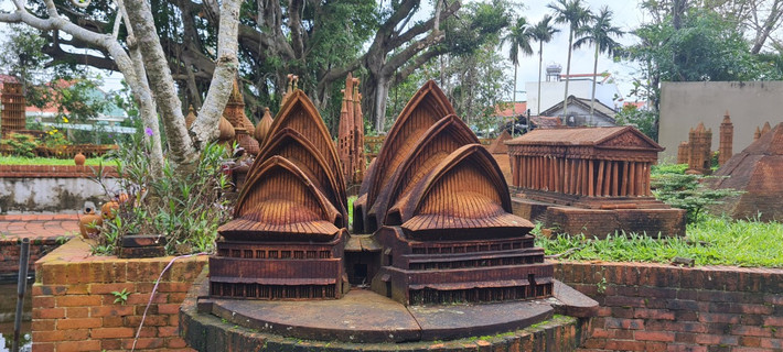 ...đến Nhà hát Opera, biểu tượng nổi tiếng của thành phố Sydney và cả nước Úc với kiến trúc độc đáo.