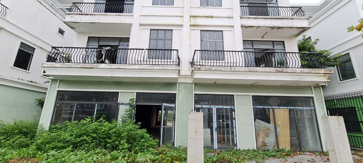 Dự án từng được hứa hẹn sẽ trở thành một khu dân cư an sinh tốt nhất khu vực với điều kiện sinh thái hoàn hảo bậc nhất, giờ không một bóng người.