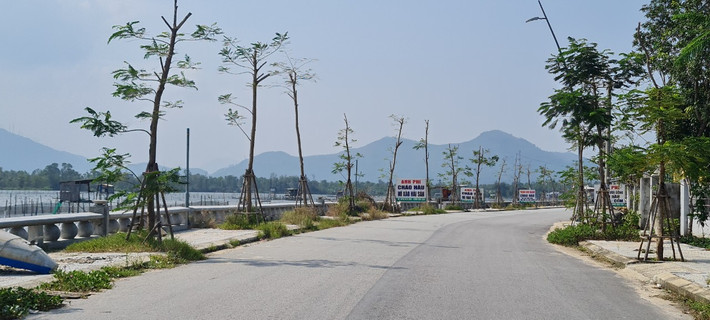 hắc tới Lăng Cô, không thể không kể đến đầm Lập An, hay còn được gọi là đầm An Cư.