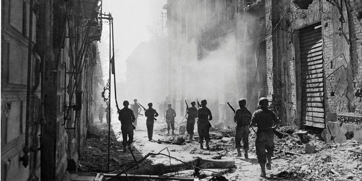 Một năm trước cuộc đổ bộ D-Day của quân Đồng minh, lực lượng này đã đổ bộ lên đảo Sicily của Italia vào ngày 9/7/1943 với chiến dịch mang tên Husky. Đây là chiến dịch tạo tiền đề để quân Đồng minh giải phóng Nam Âu vốn do phát xít Italy kiểm soát. Nguồn ảnh: BI.