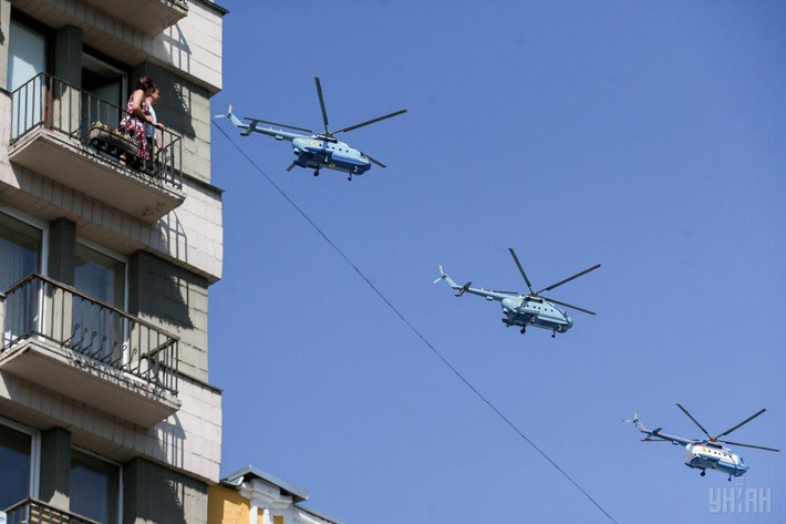 Trực thăng Mi-14 xuất hiện trên bầu trời Kiev. Nguồn ảnh: Yhiah.