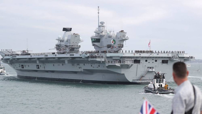 Tổng cộng quãng đường mà HMS Queen Elizabeth phải di chuyển là gần 6.000km, vượt qua biển Đại Tây Dương. Đây là chuyến đi dài nhất mà tàu sân bay 4,5 tỷ USD của Anh từng thực hiện và cũng là chuyến đi vượt Đại Tây Dương đầu tiên của nó. Nguồn ảnh: Popularmechanic.