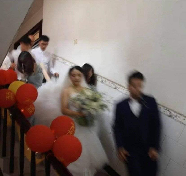 Xem bộ ảnh, cư dân mạng "cười ngất" vì cô dâu chú rể bị "dìm hàng" không thương tiếc. Ảnh: Facebook
