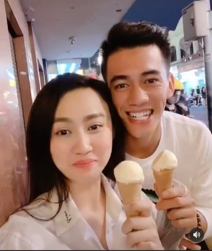 Hồng Loan cho biết: “Cả hai đã tìm hiểu nhau một thời gian và có nhiều vấn đề nên không thể tiến xa hơn trong mối quan hệ này. Quan trọng nhất là chúng tôi chưa có tình cảm với nhau đủ nhiều". Hồng Loan cho biết họ giữ quan hệ bạn bè.