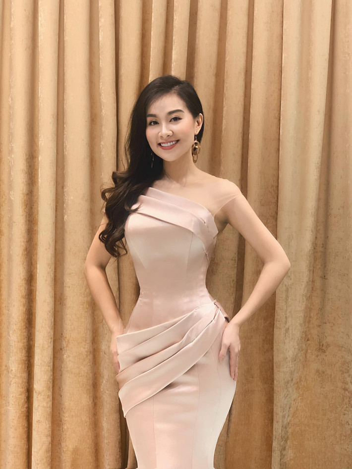 Nụ cười luôn thường trực trên môi của Hà Phương. Dường như đây chính là bí quyết khiến cô trẻ lâu như vậy. Ảnh: FBNV