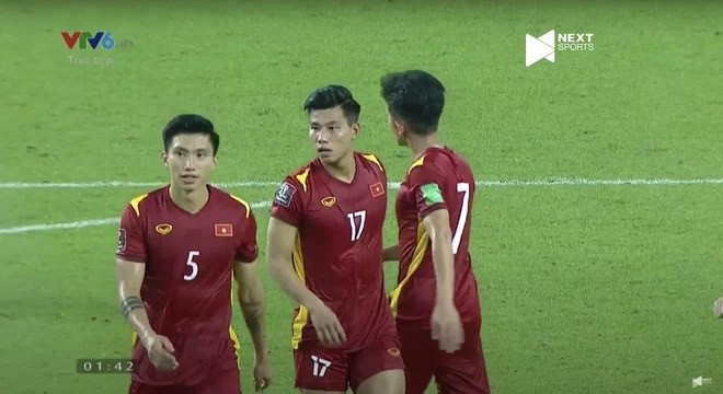 Hình ảnh cơ bụng 6 múi, thân hình săn chắc của các cầu thủ được chia sẻ rần rần khắp các trang mạng.