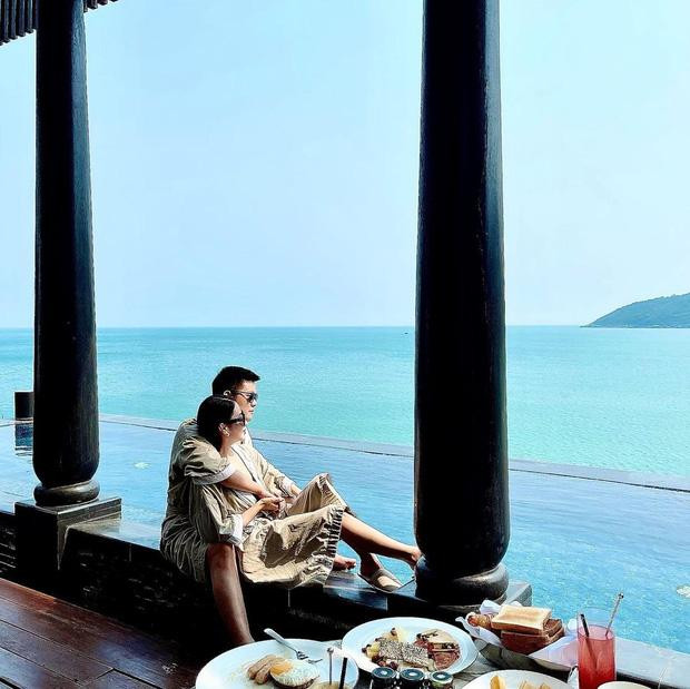 Hai vợ chồng Tú Boo thường đi du lịch ở những nơi đắt đỏ, tận hưởng cuộc sống giàu có khiến ai cũng ghen tị.