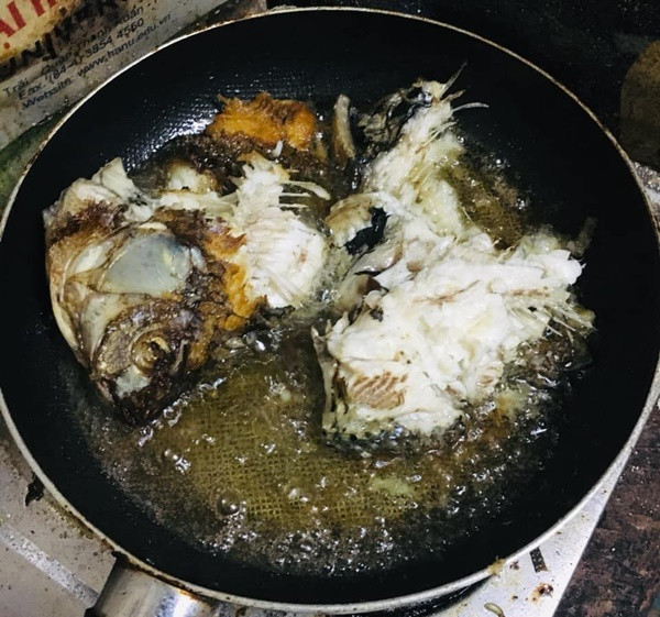 Thỉnh thoảng, cư dân mạng lại được dịp cười mệt nghỉ với những "thảm họa" rán cá của hội chị em.
